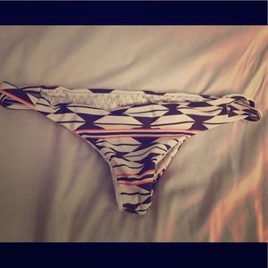 Acacia native bottoms size large